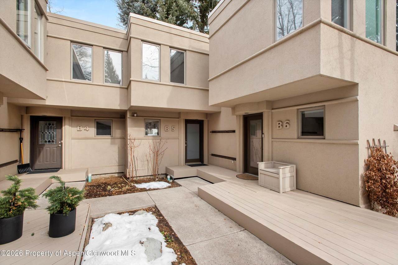 814 Bleeker Street - Photo 1