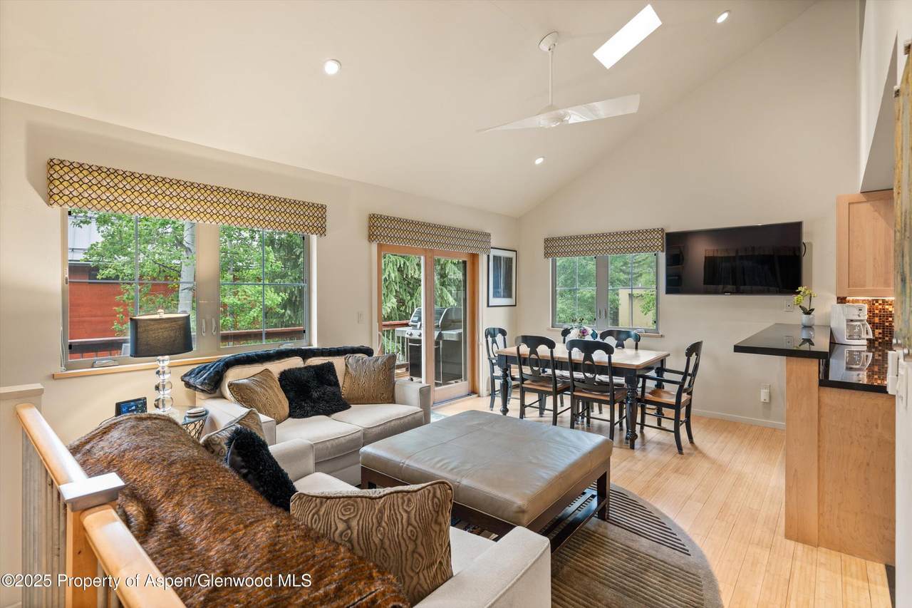 322 Park Avenue - Photo 1