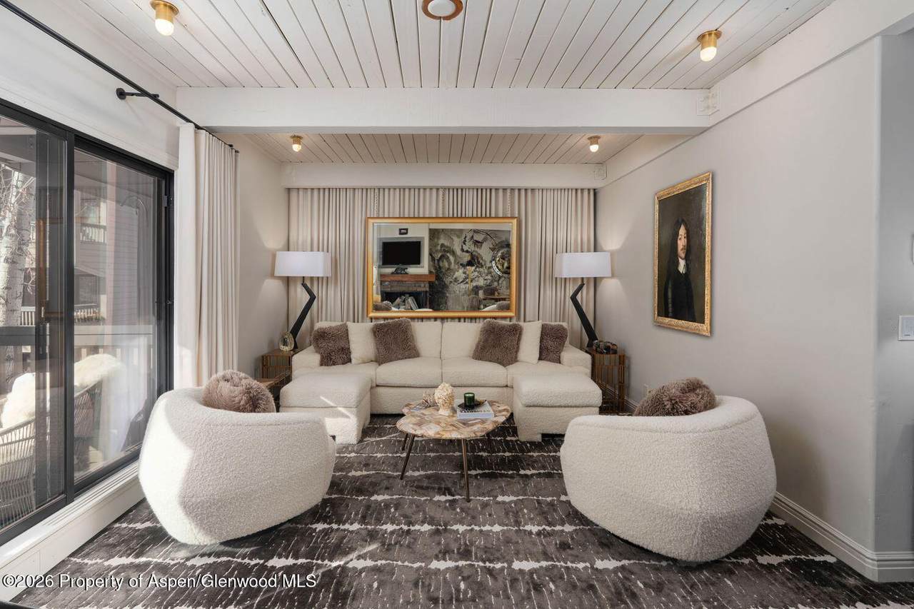 610 West End Street - Photo 1