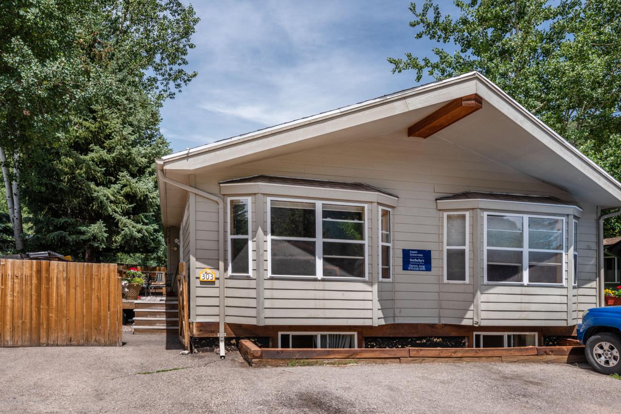 303 Oak Lane - Photo 1