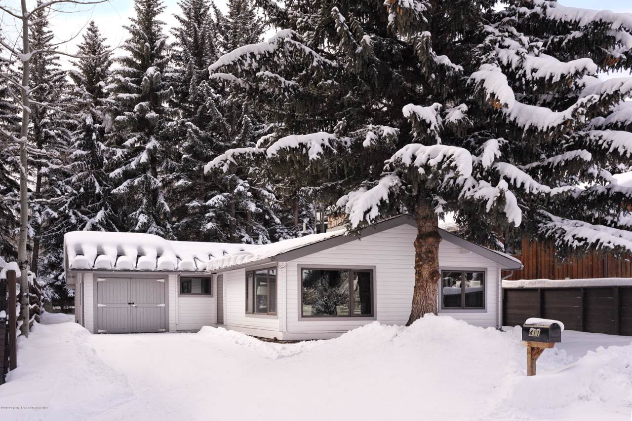411 Pearl Court - Photo 1