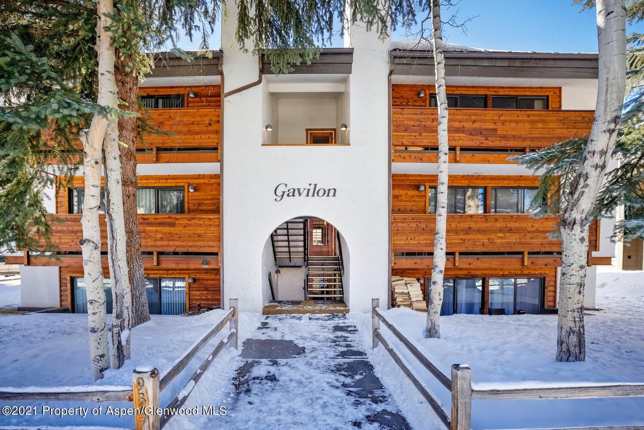 935 Hopkins Avenue - Photo 1