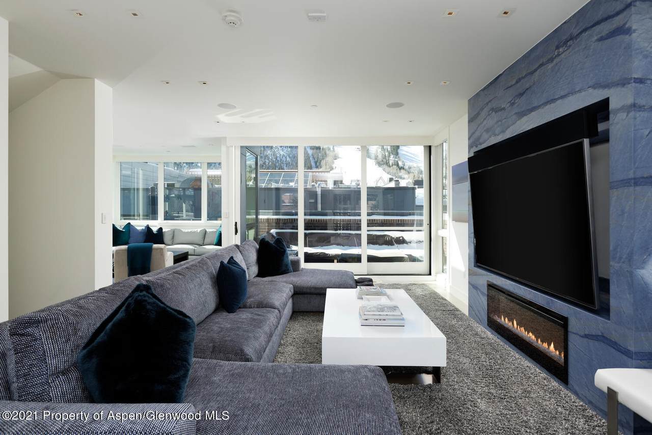 627 Hopkins Avenue - Photo 1