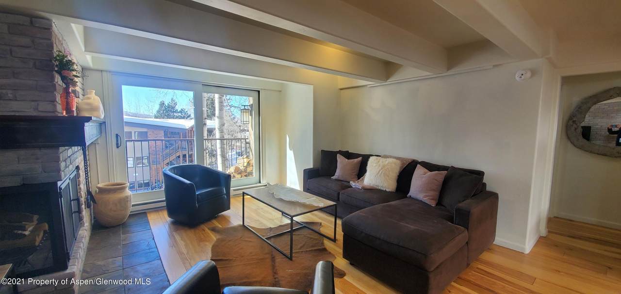 901 Hyman Avenue - Photo 1