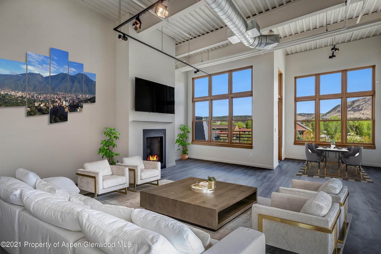 231 Robinson Street - Photo 1