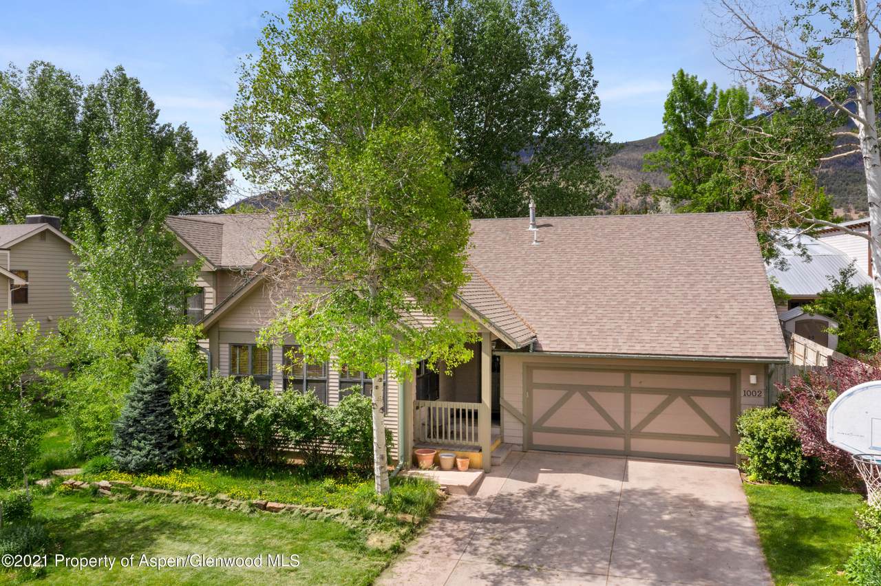 1002 Lauren Lane - Photo 1