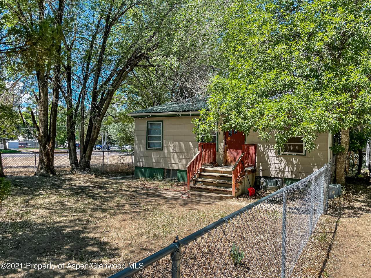 410 Barclay Street - Photo 1