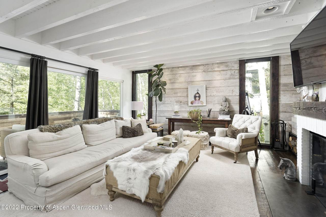 122 Eastwood Drive - Photo 1