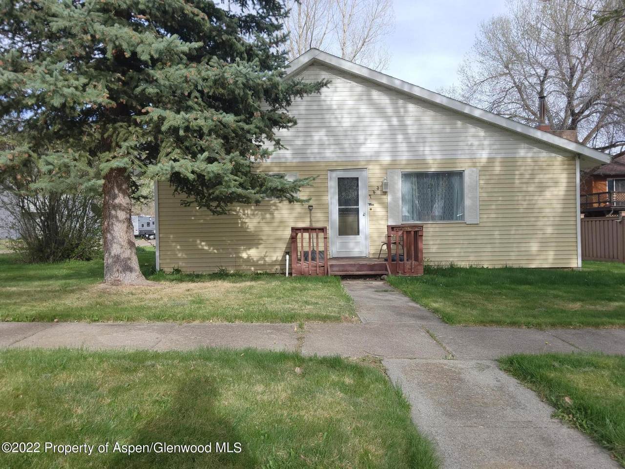 647 8th Street - Photo 1
