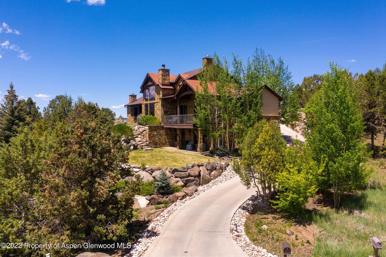 841 Hillcrest Drive - Photo 1