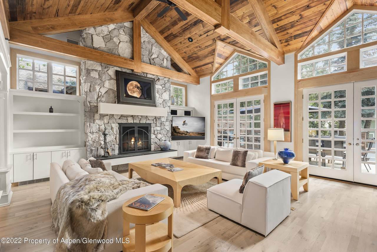 437 Smuggler Street - Photo 1