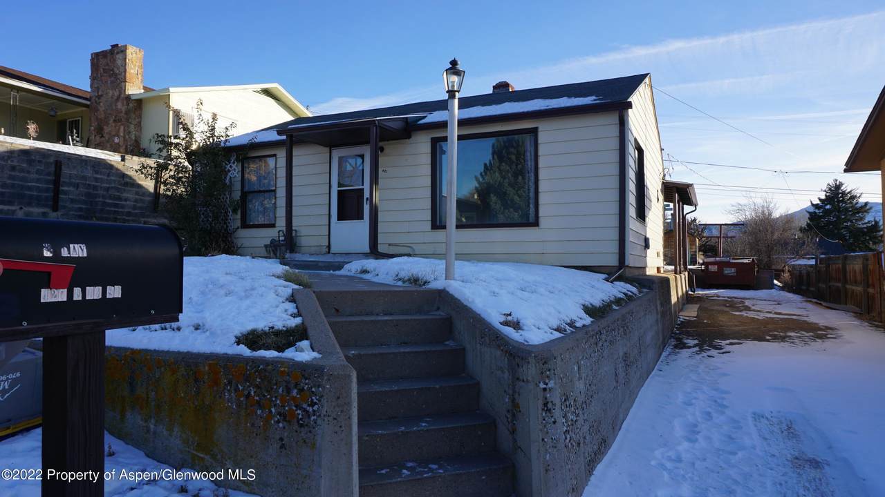 427 11TH Street - Photo 1