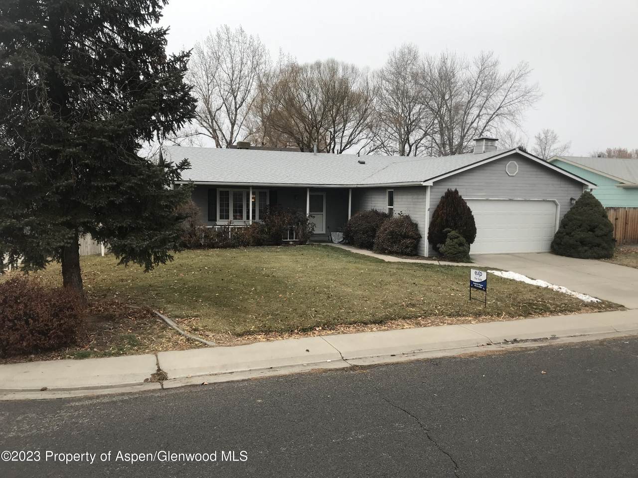 579 Sycamore Street - Photo 1