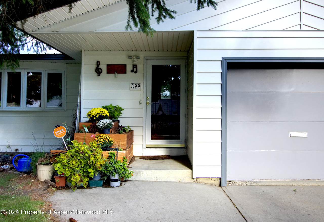 899 Steele Street - Photo 1
