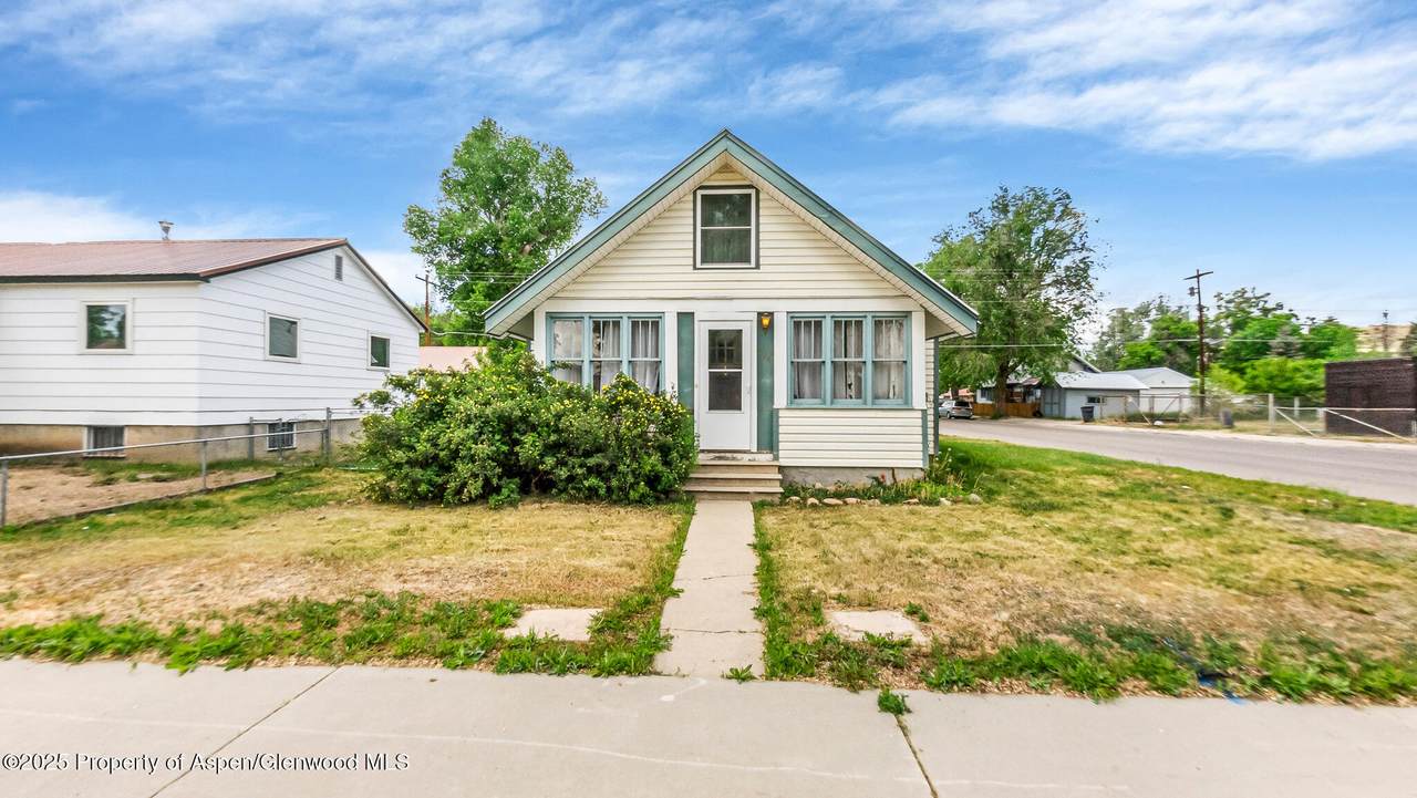 694 Russell Street - Photo 1