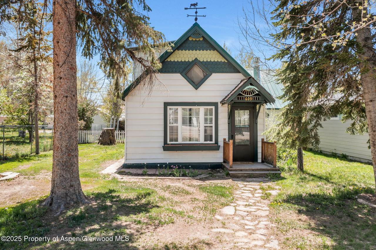 609 Jefferson Avenue - Photo 1