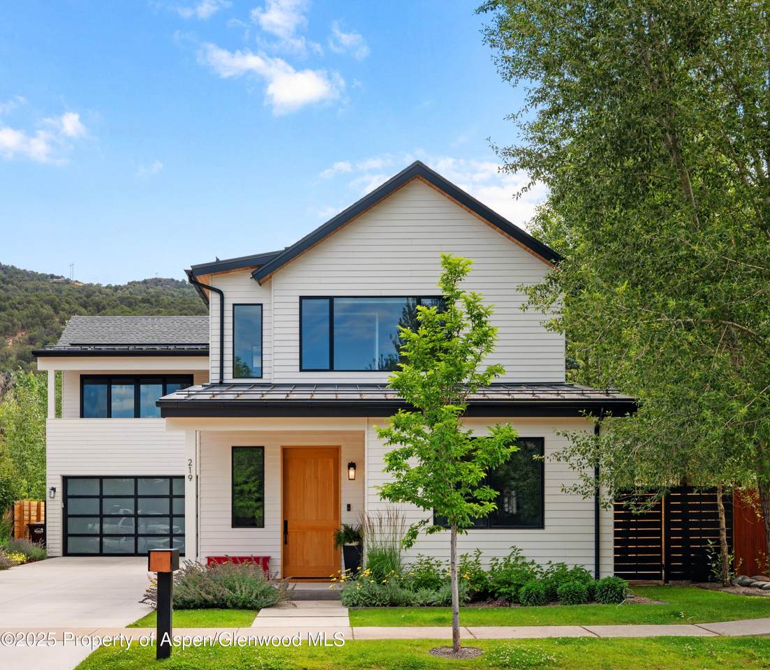 219 Juniper Court - Photo 1