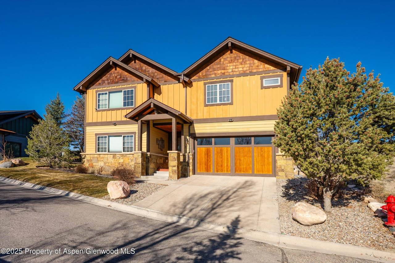 37 White Feather Drive - Photo 1