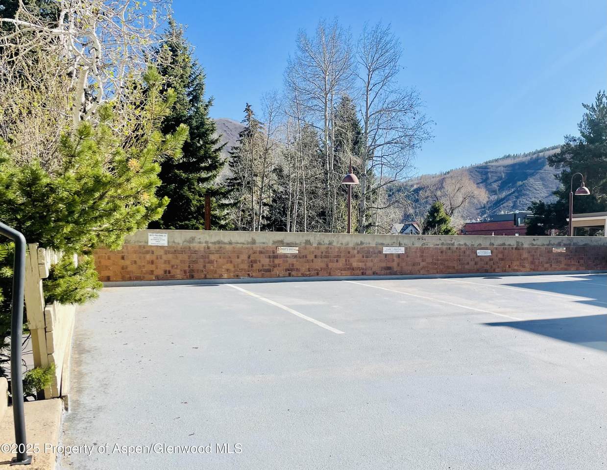 215 Monarch Street - Photo 1