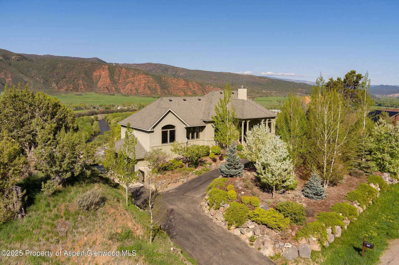587 Hillcrest Drive - Photo 1