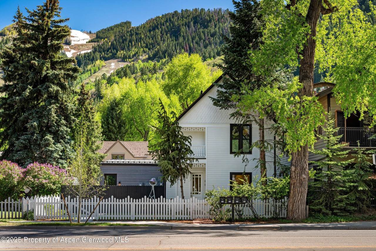 211 Main Street - Photo 1