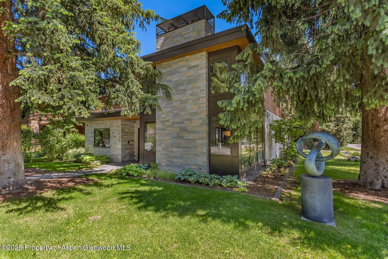 700 Smuggler Street - Photo 1