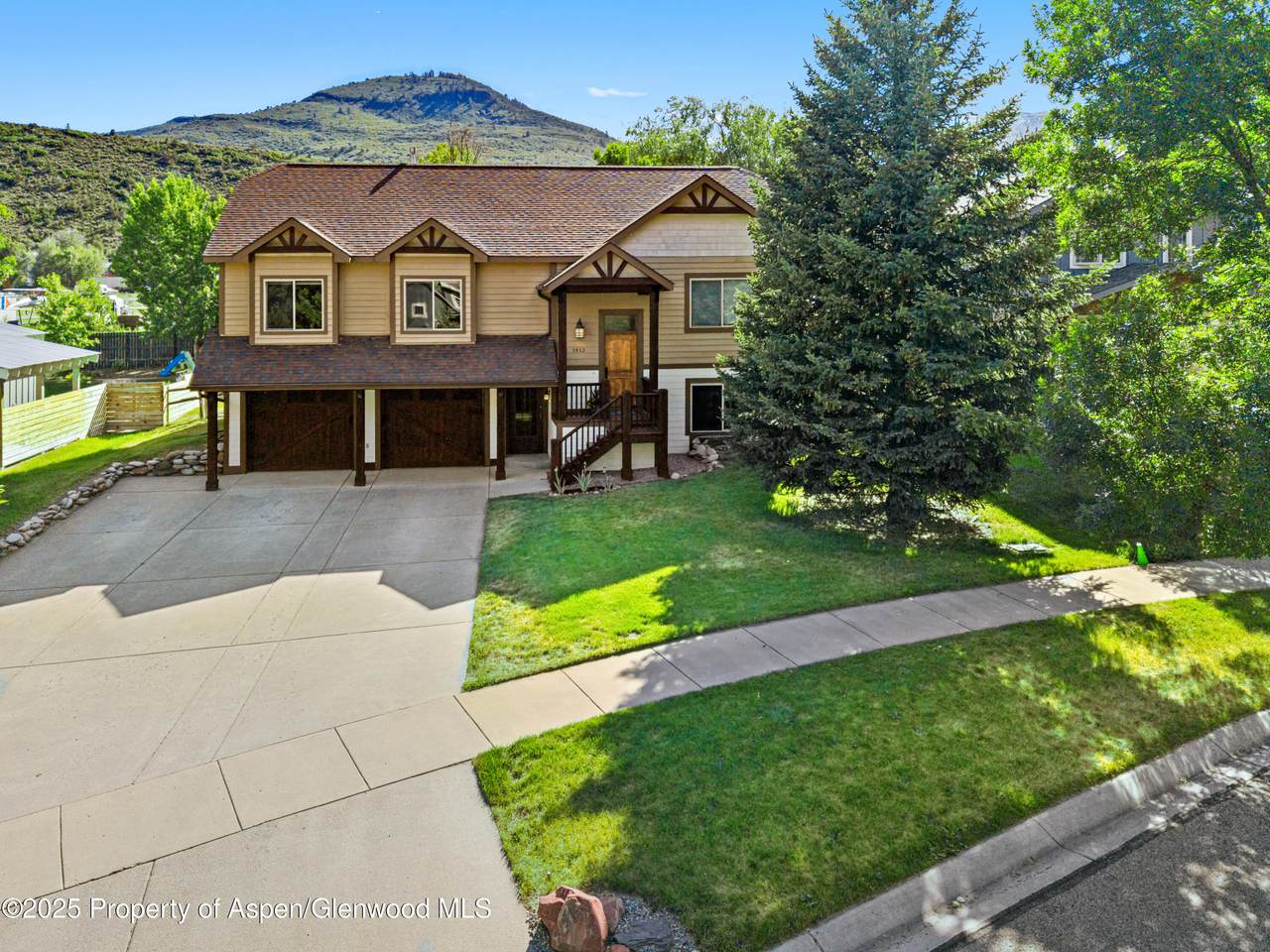 1913 Colorow Road - Photo 1