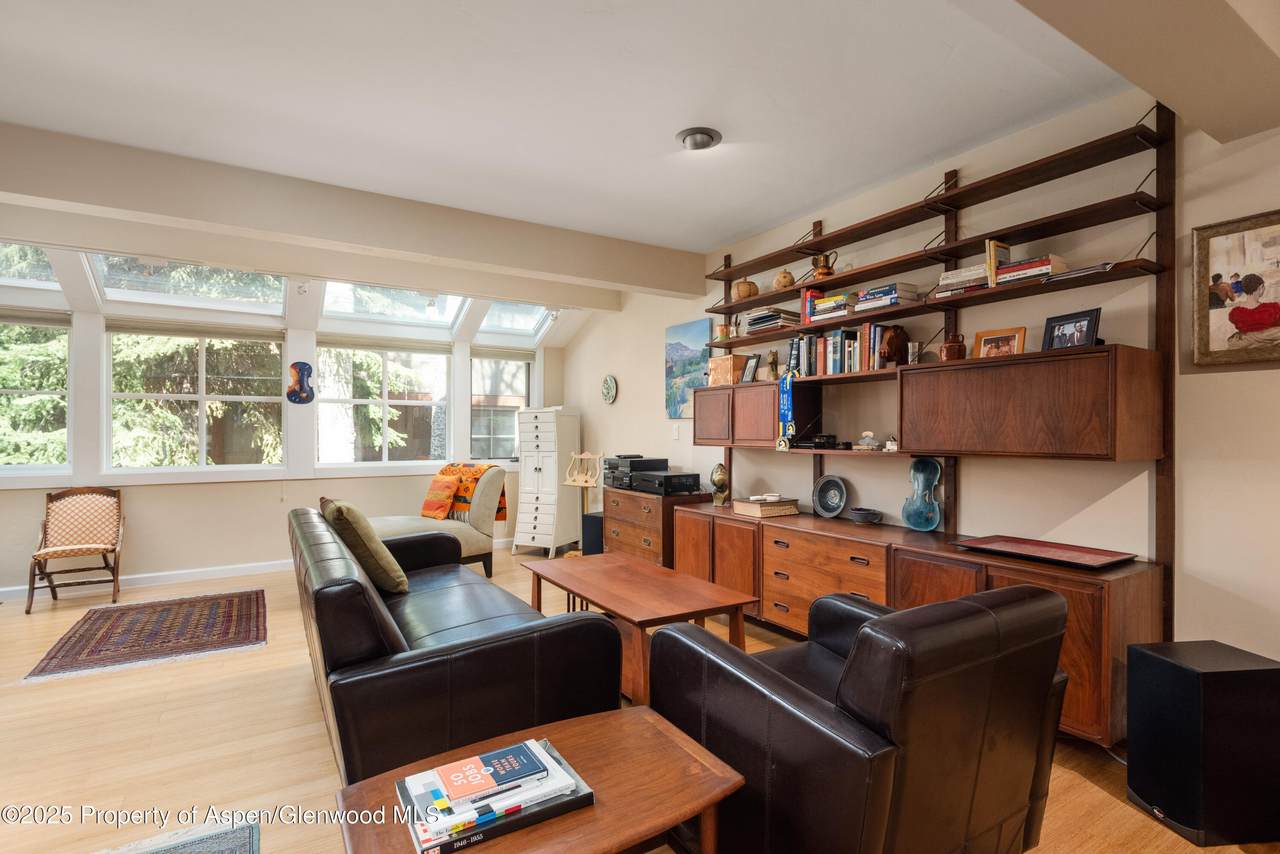 100 8TH Street - Photo 1