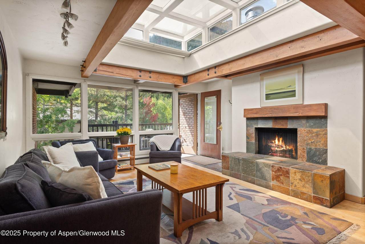 124 Hyman Avenue - Photo 1