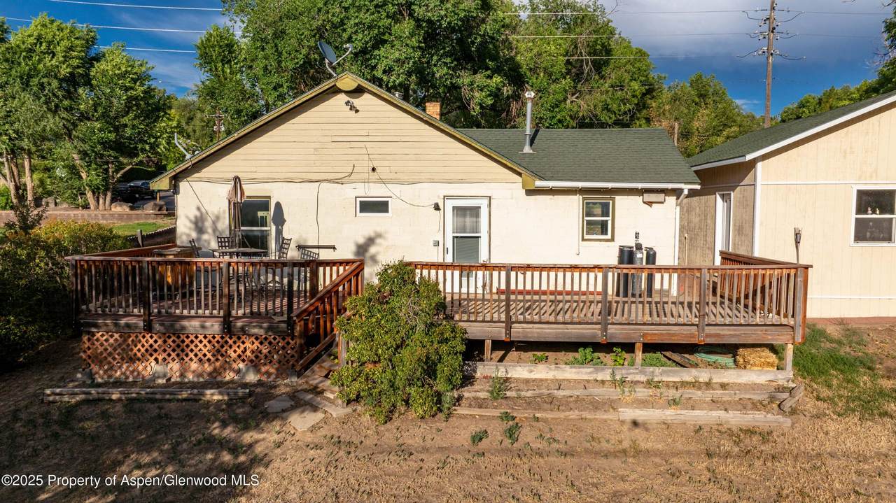 629 Whiteriver Avenue - Photo 1
