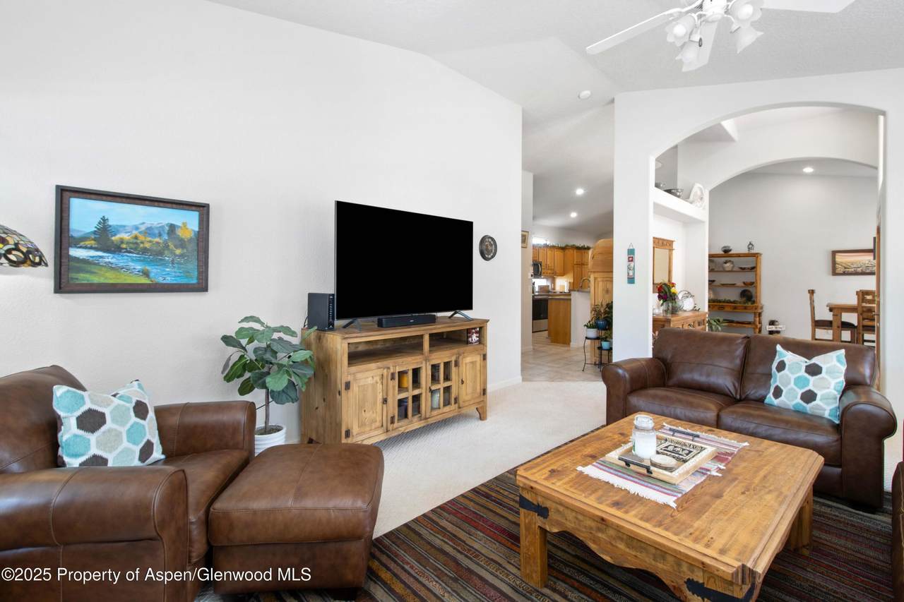 74 Hogan Circle - Photo 1