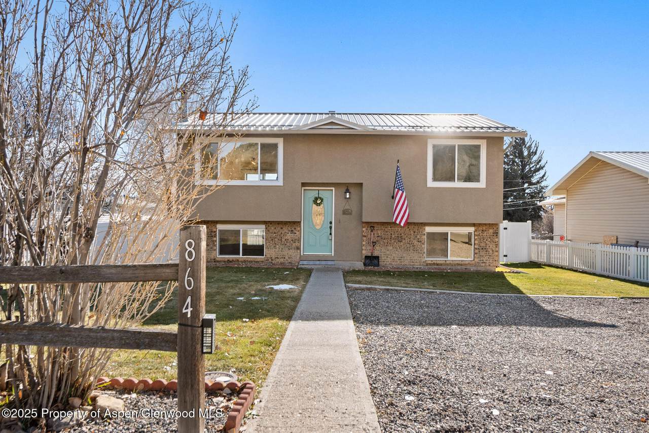 864 Hill Street - Photo 1