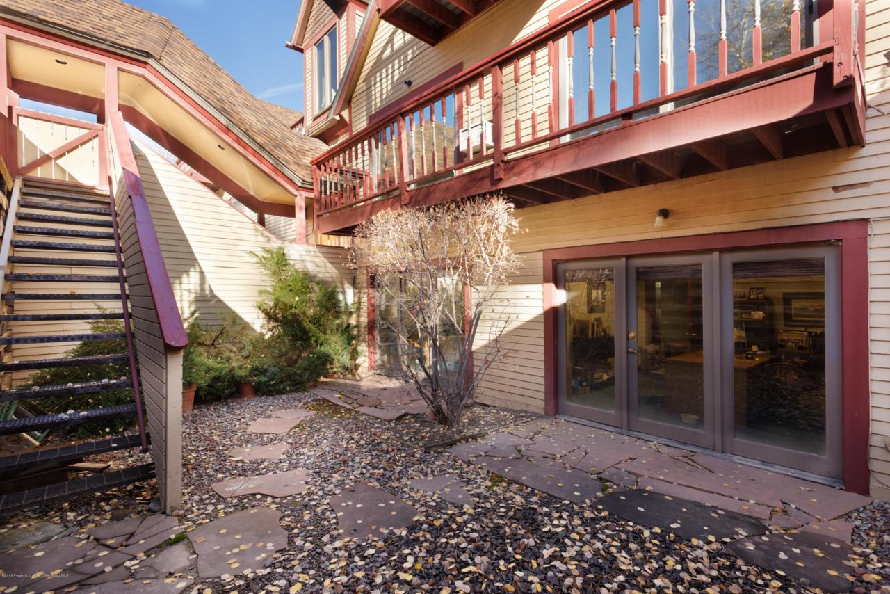 715 Main Street - Photo 1