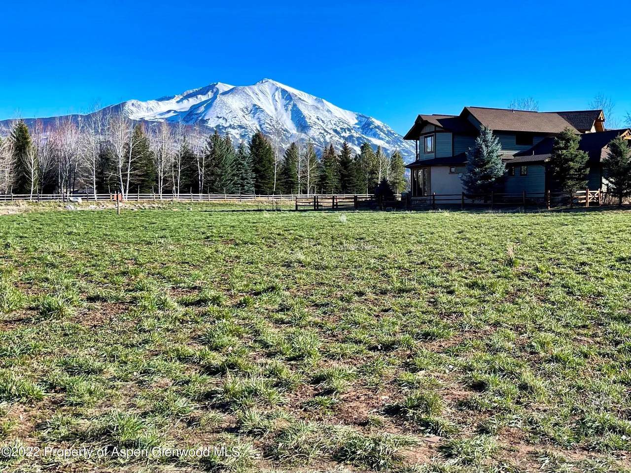 738 Perry Ridge - Photo 1