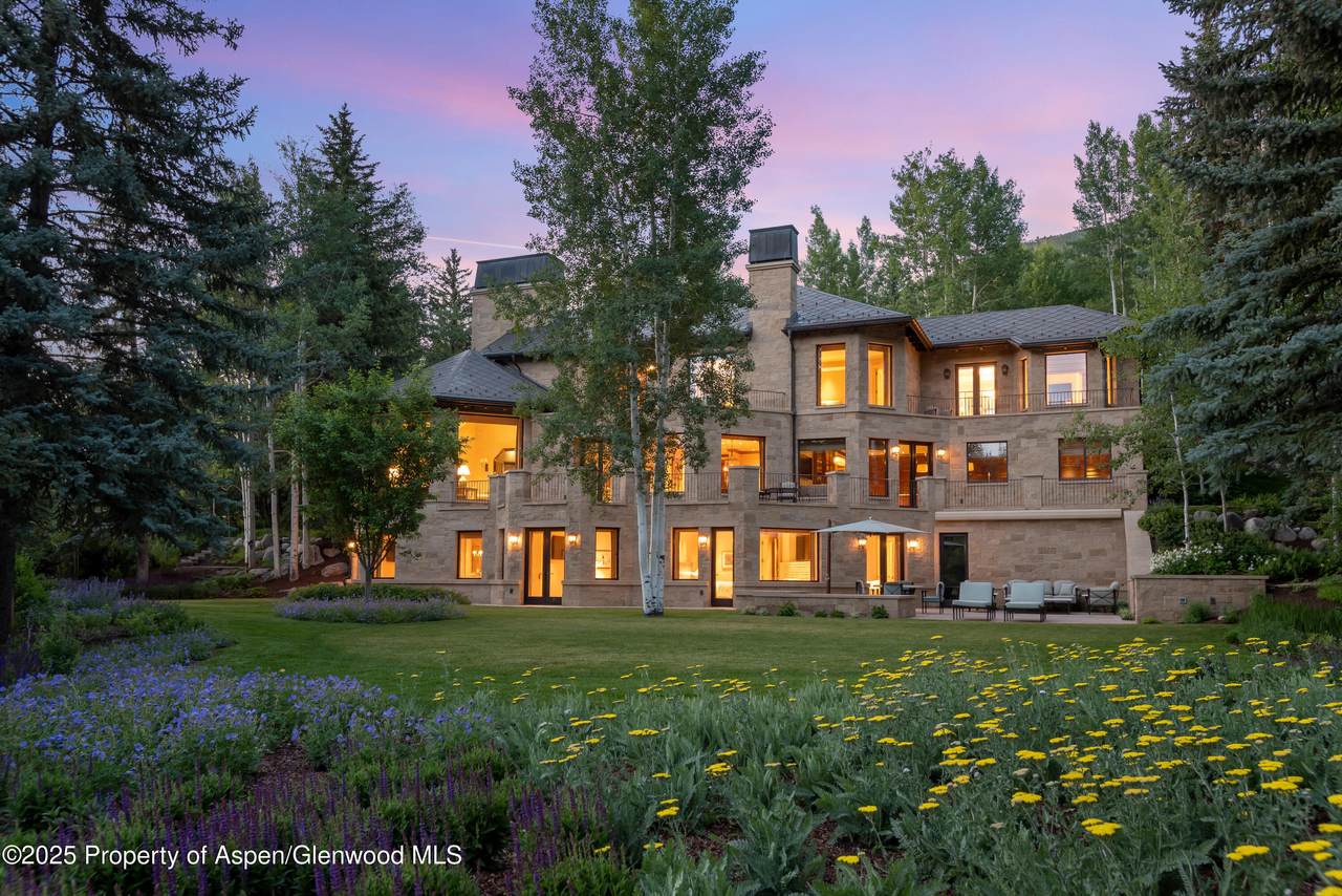 64 Pitkin Way - Photo 1
