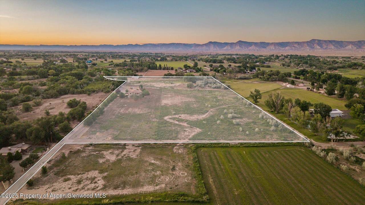 2426 H Road - Photo 1