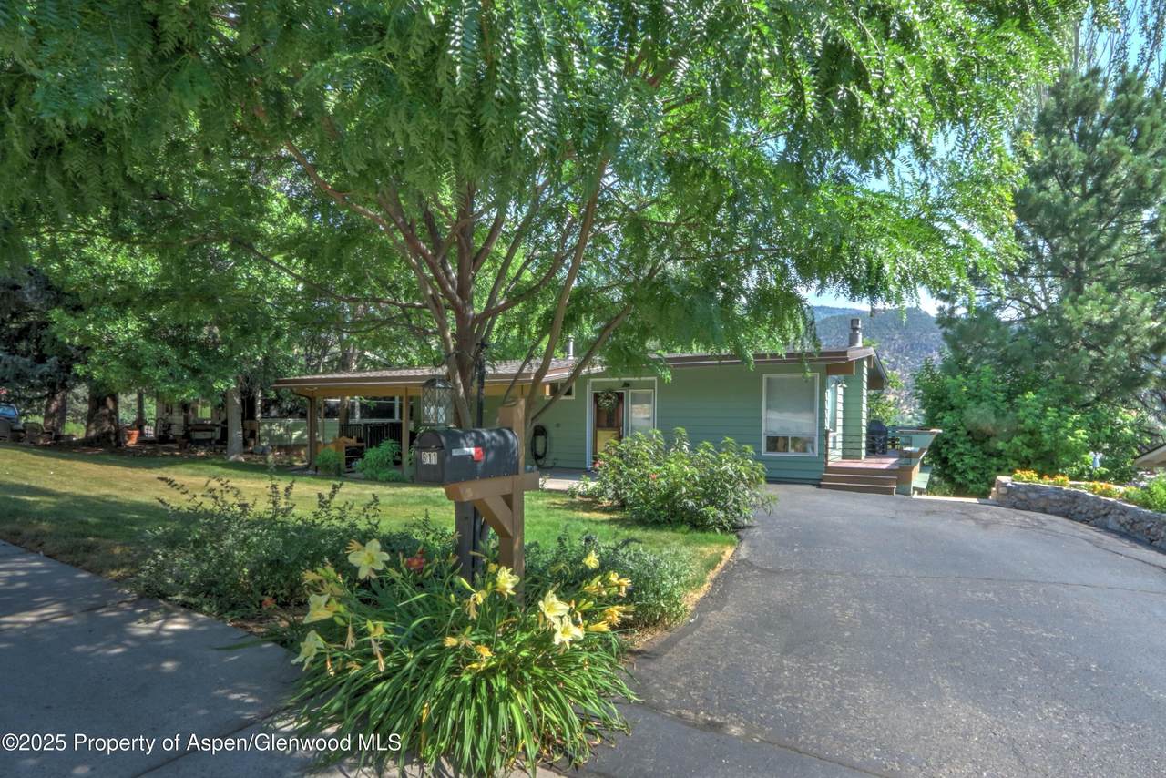 611 12th Street - Photo 1