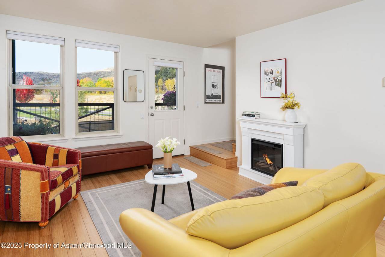 104 Lakeside Court - Photo 1