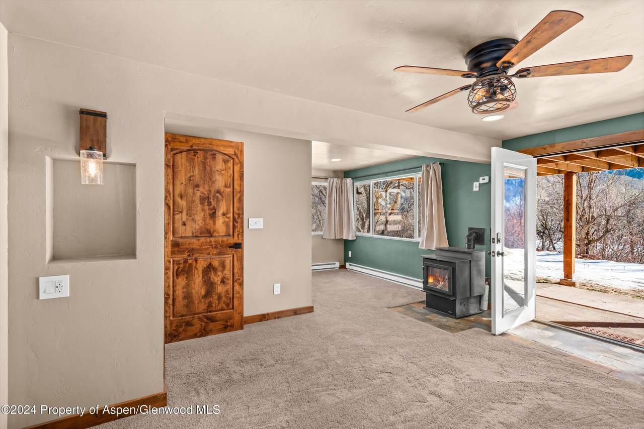212 Cherokee Lane - Photo 1