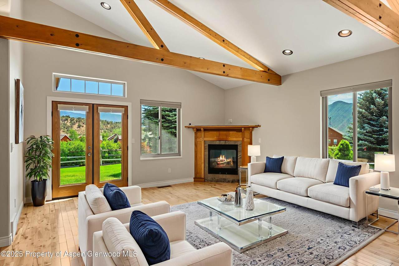 152 Blackhawk Drive - Photo 1