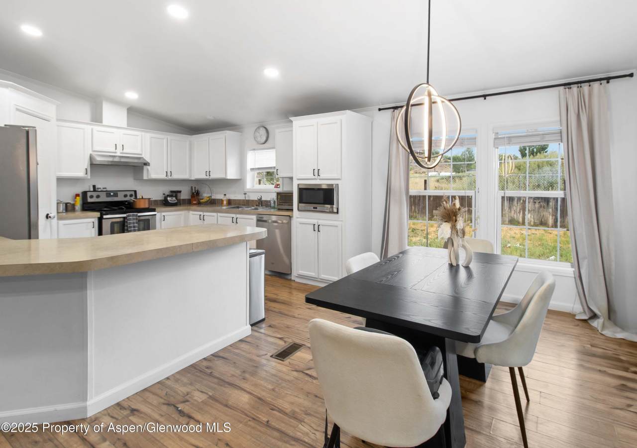 663 Park Avenue - Photo 1