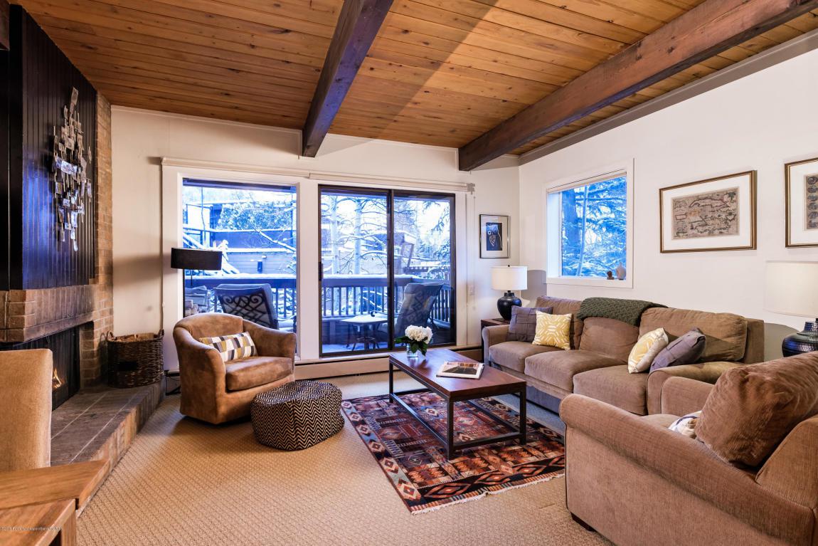 610 West End Street - Photo 1