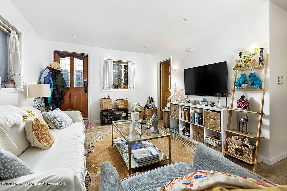 305 Aspen Street - Photo 1