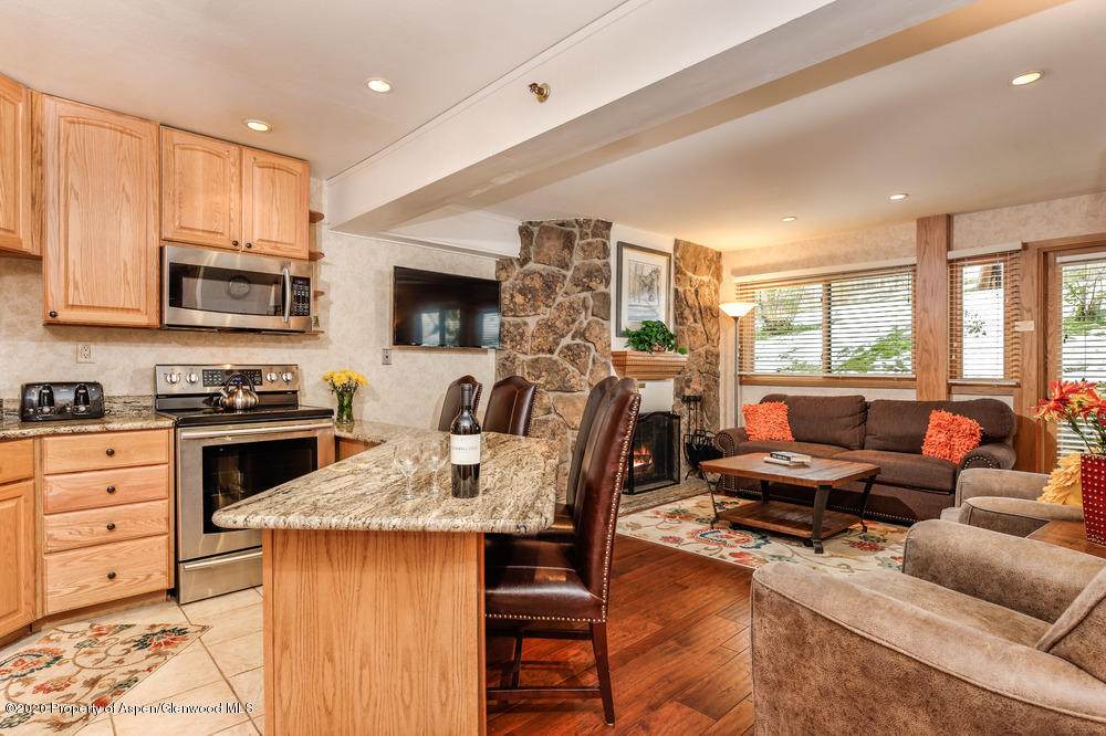 640 Carriage Way - Photo 1