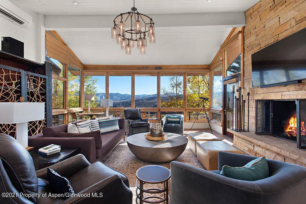300 Oak Ridge Road - Photo 1