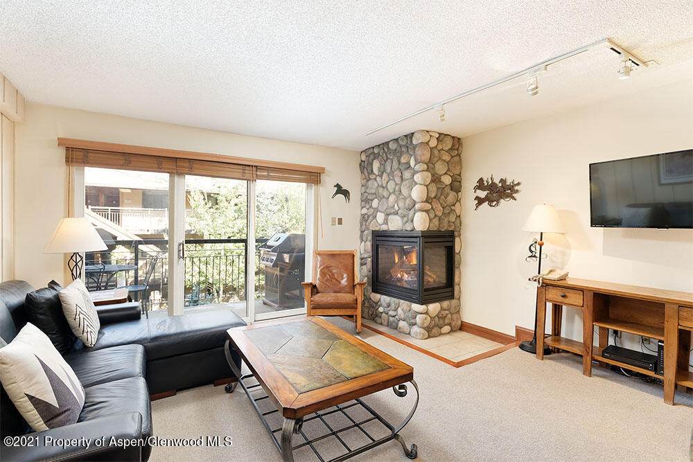 400 Wood Road - Photo 1