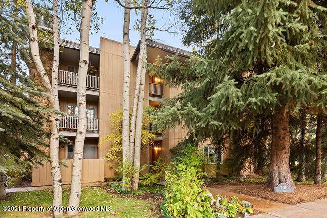 790 Hallam Street - Photo 1