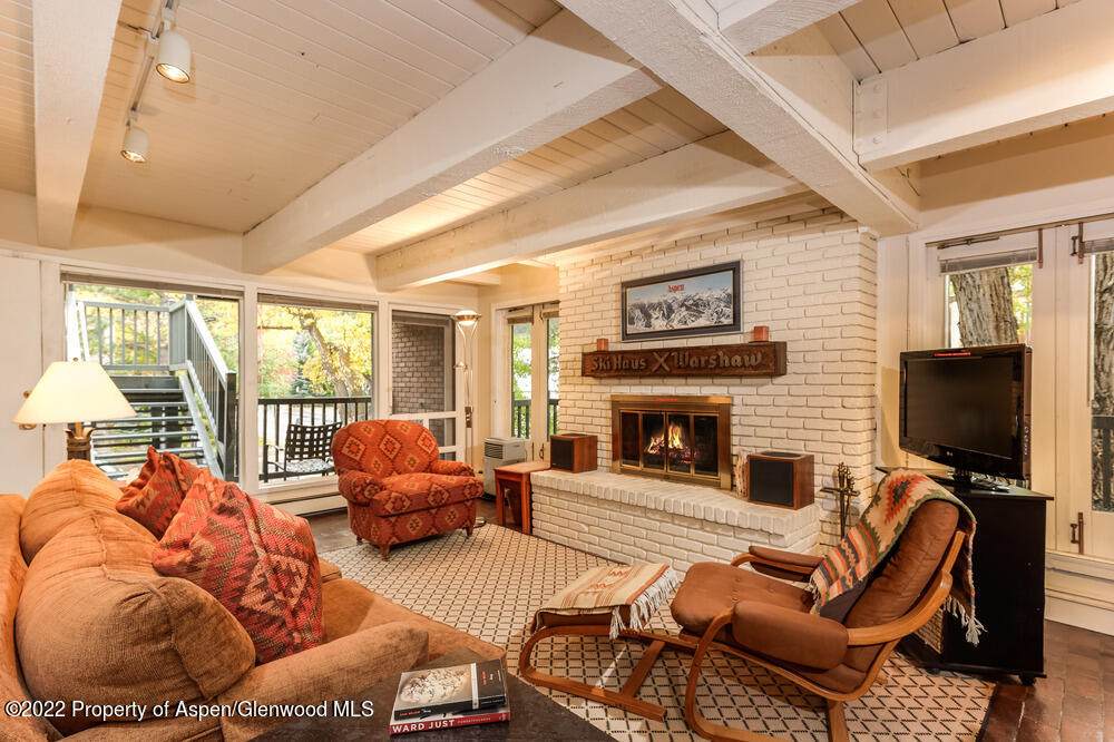124 Hyman Avenue - Photo 1
