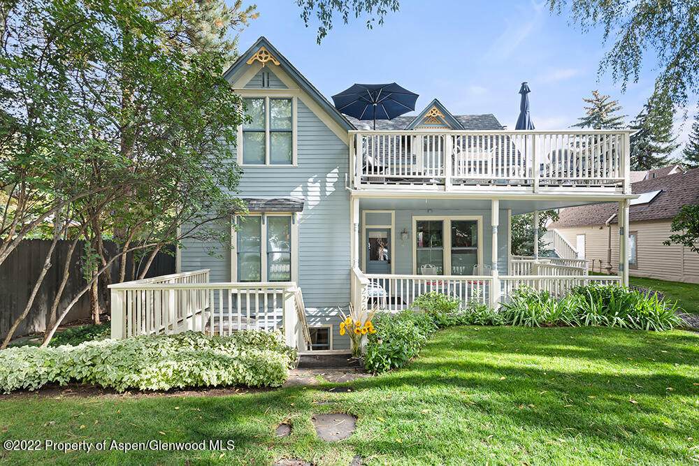 222 Hopkins Avenue - Photo 1
