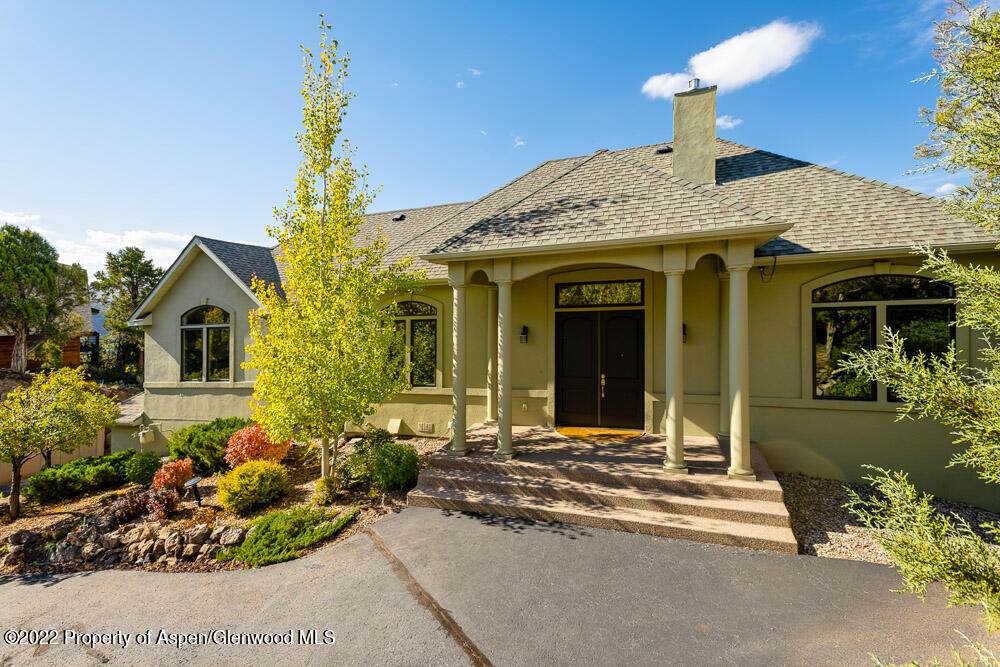 000587 Hillcrest Drive - Photo 1